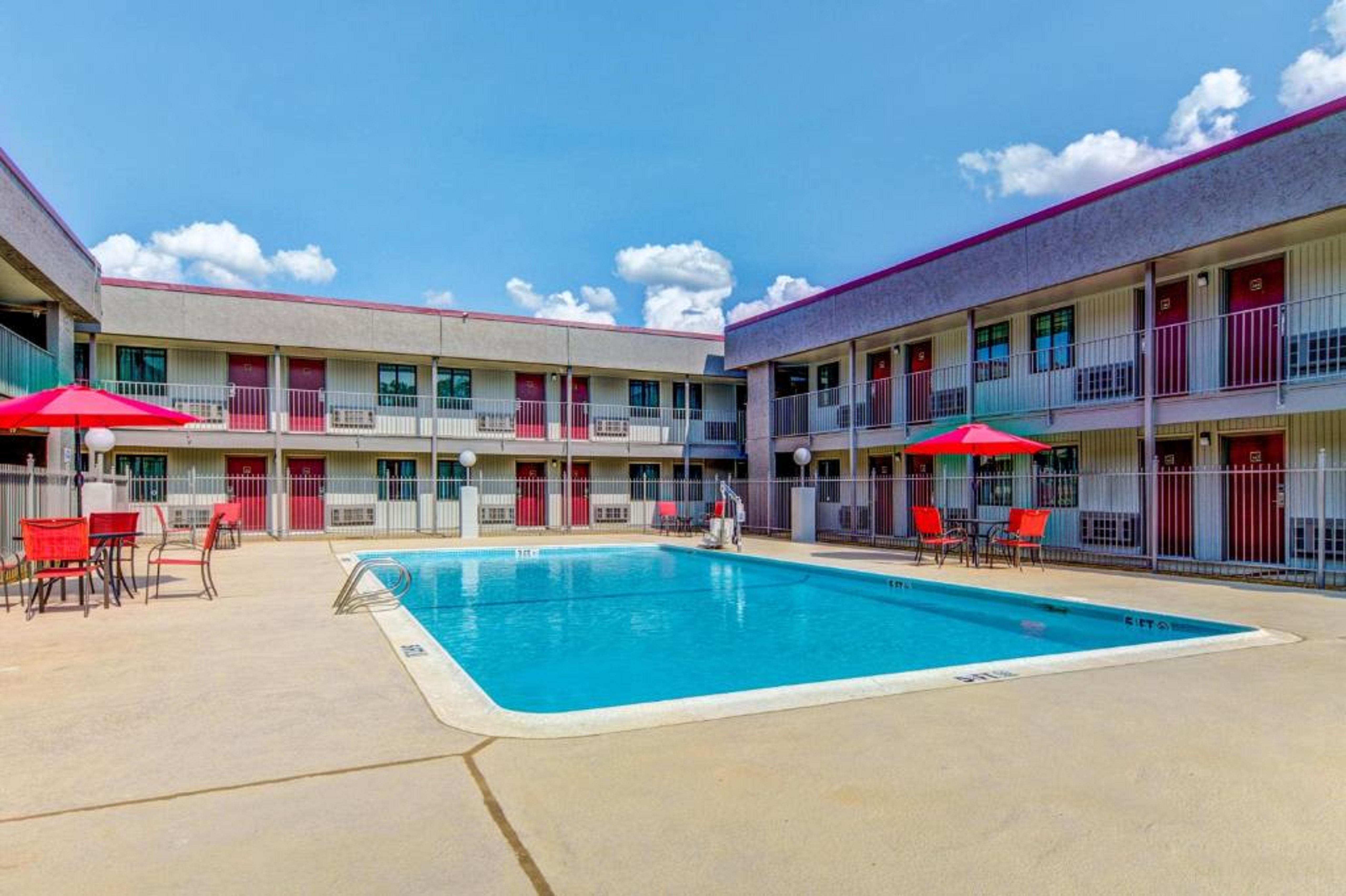 Red Roof Motel