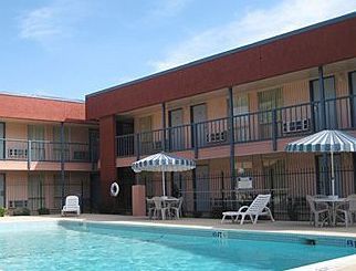 Motel Red Roof 2*